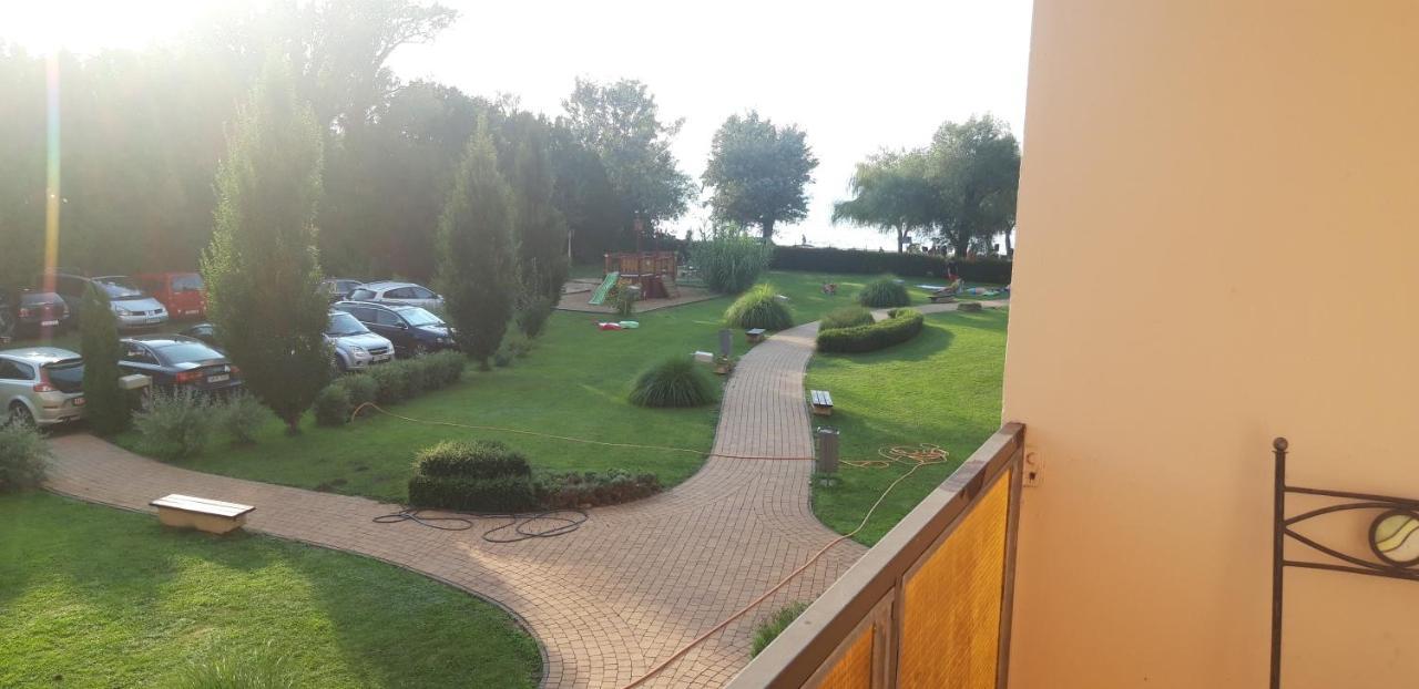 Kr Apartman Siófok Eksteriør billede